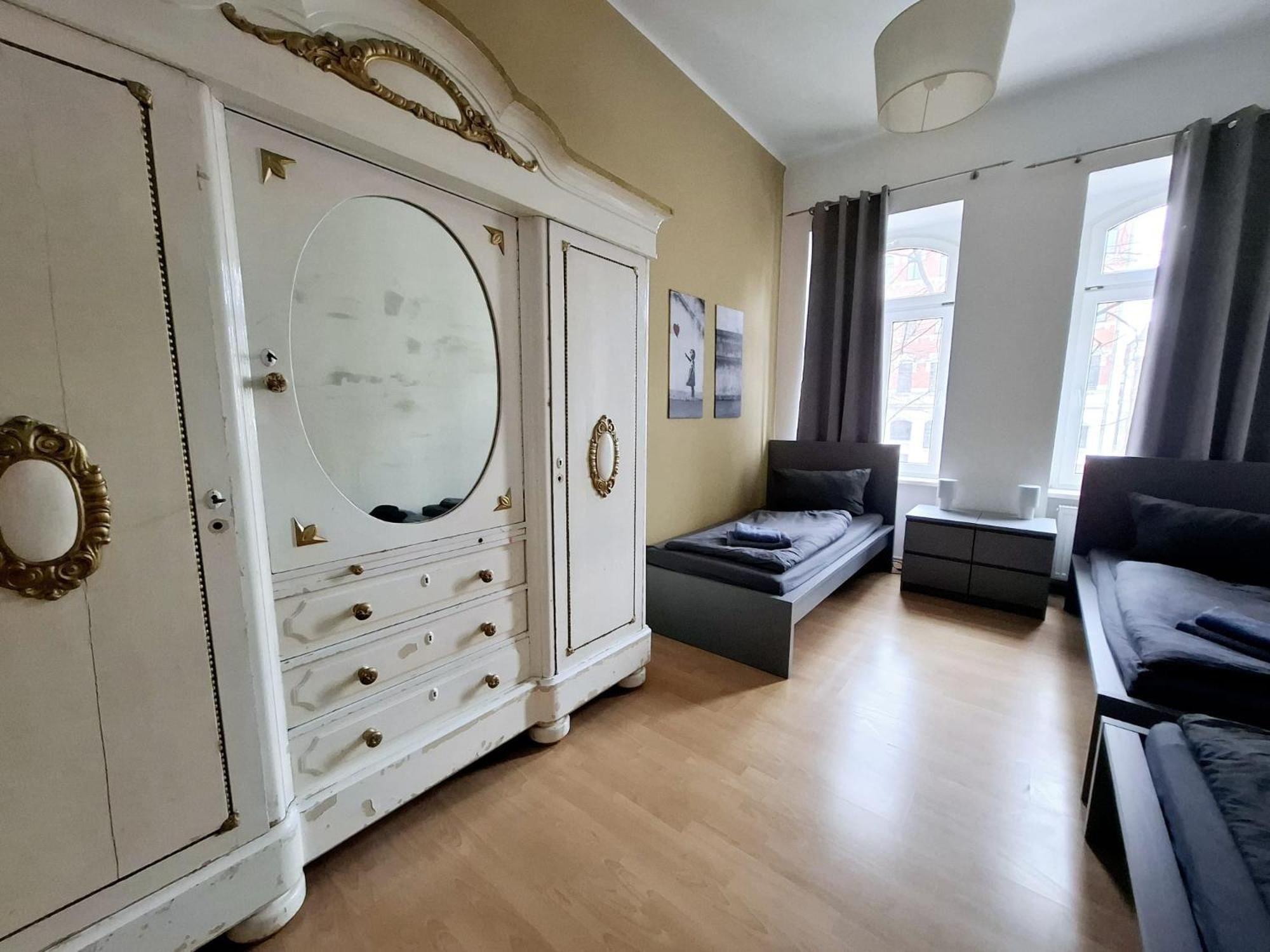 Altbauwohnung Direkt An Der Karli Mit Balkon - Netflix Inklusive Leipzig Exterior photo