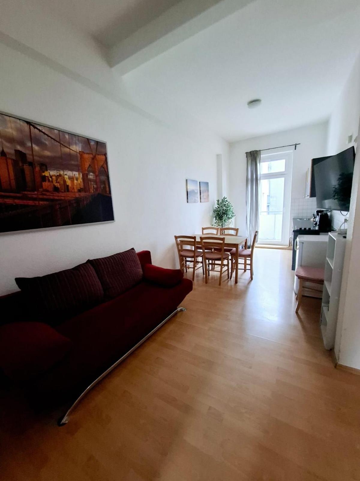 Altbauwohnung Direkt An Der Karli Mit Balkon - Netflix Inklusive Leipzig Exterior photo